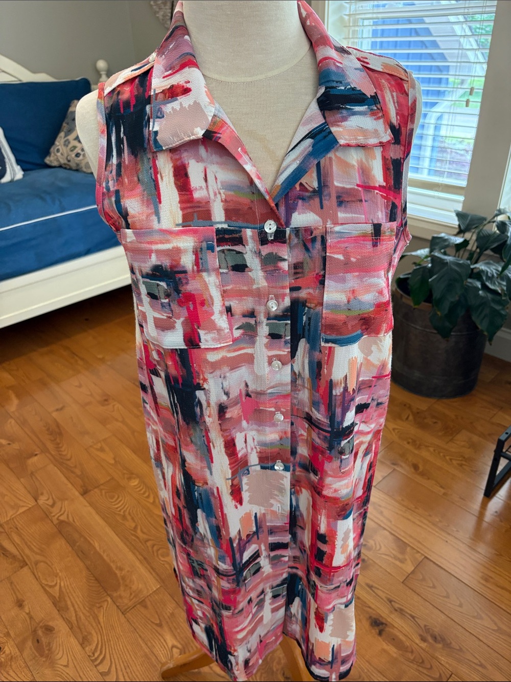 Sleeveless Abstract Print Button-Front Tunic in Pink & Navy